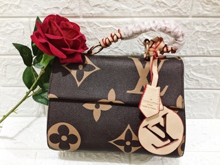 2 túi Fendi+Lv