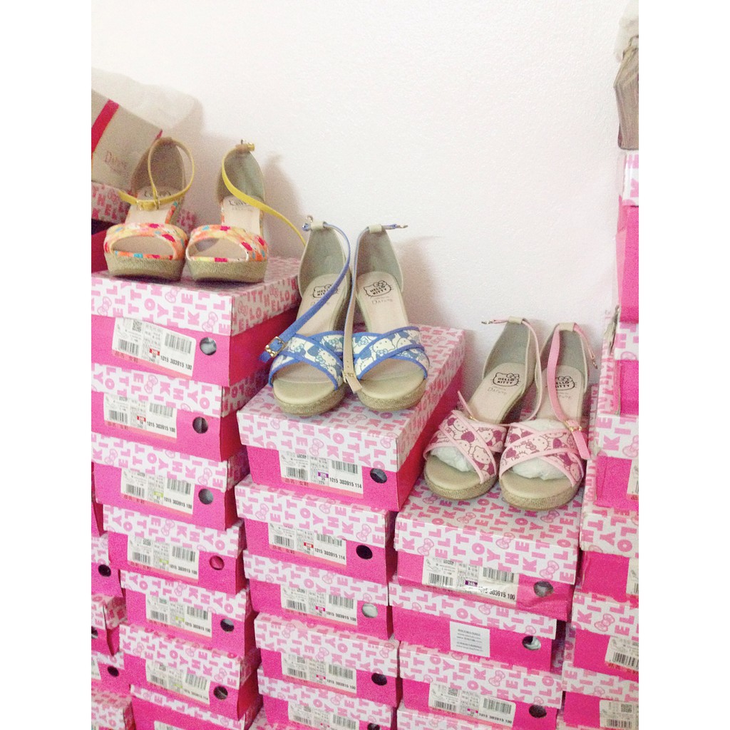 Giày đế xuồng Hello Kitty Wedges (Hàng hiệu săn sale)