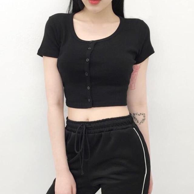 áo croptop basic có cúc cổ tròn màu đen
