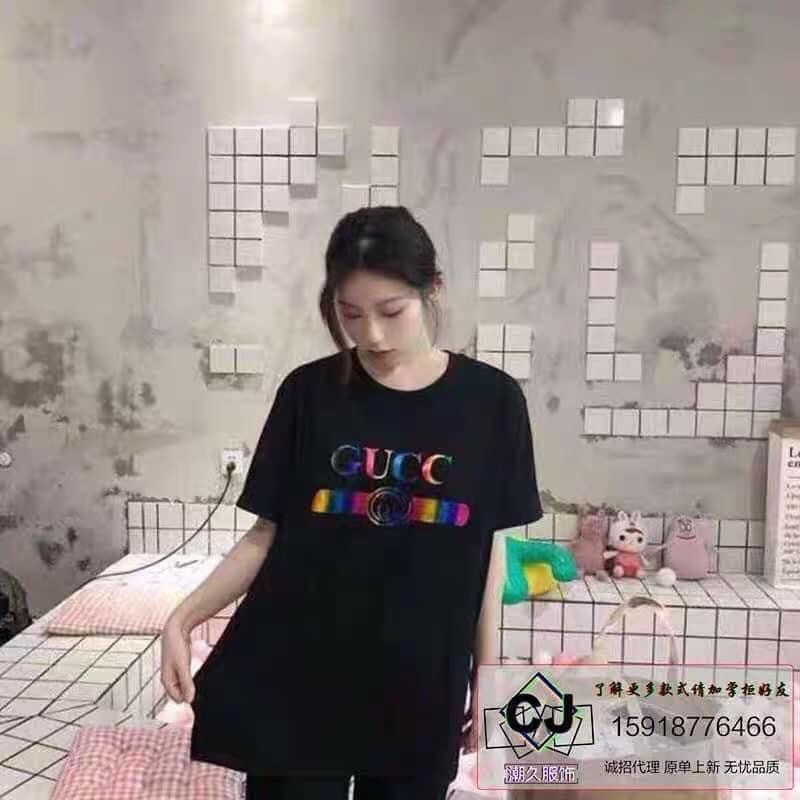 Áo font chữ ngực