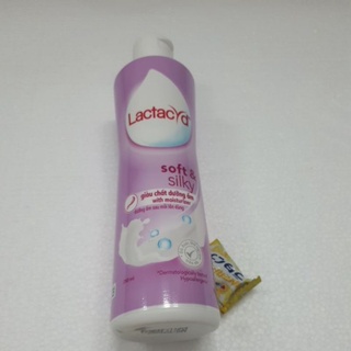 Dung dịch vệ sinh nữ Lactacyd soft & silky (250ml)