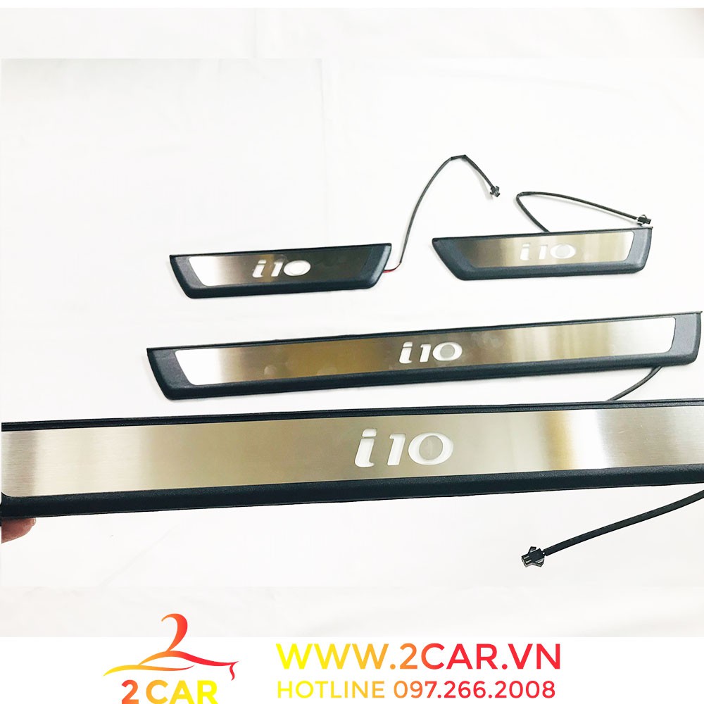 Ốp Bậc Chân Ngoài Xe Hyundai I10 2014-2021 sedan/hatback Có Đèn Led