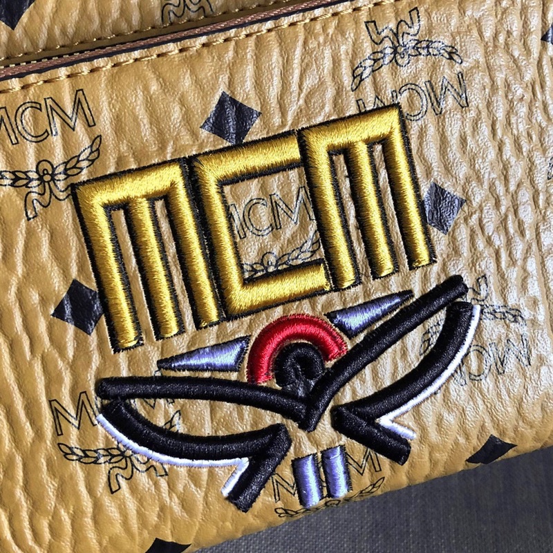 Túi đeo chéo nam MCM Visetos Klassik da thật cao cấp logo thêu