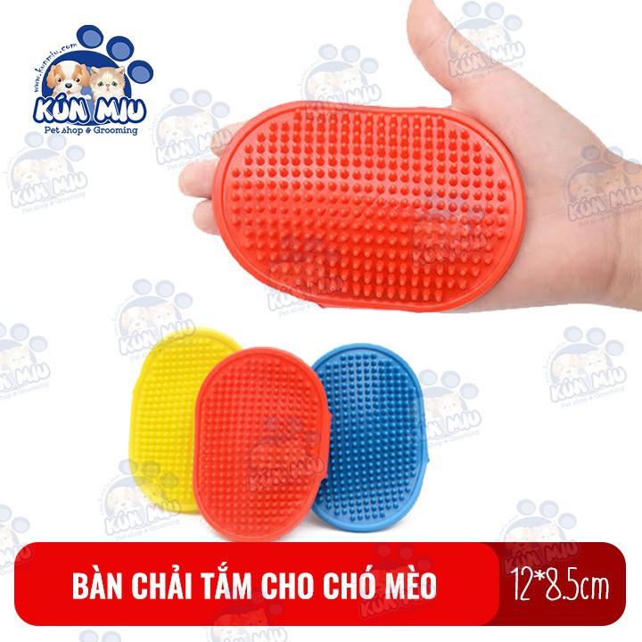 Bàn chải tắm và massage cho chó mèo Kún Miu chất liệu cao su, màu sắc bắt mắt