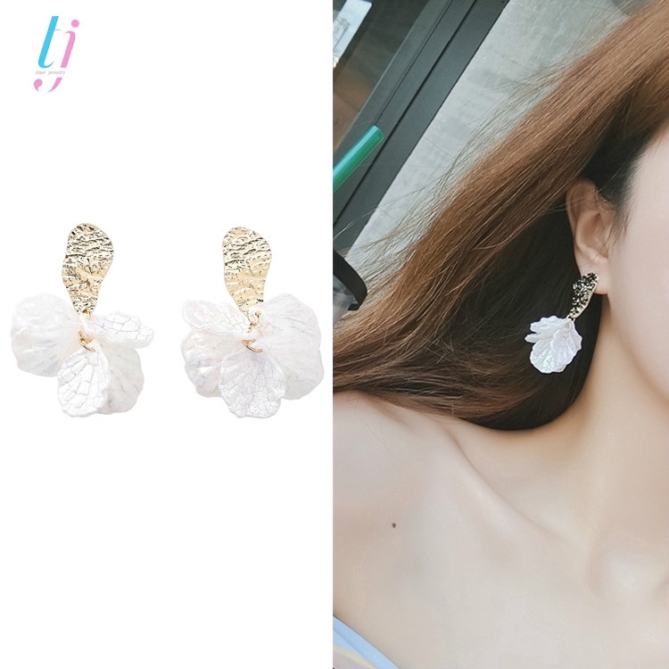 【Jewelry Time】Korean Ladies Bright Sequins Long Temperament Wild Shell Earrings