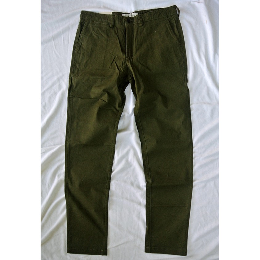 Quần kaki chinos xanh rêu lính