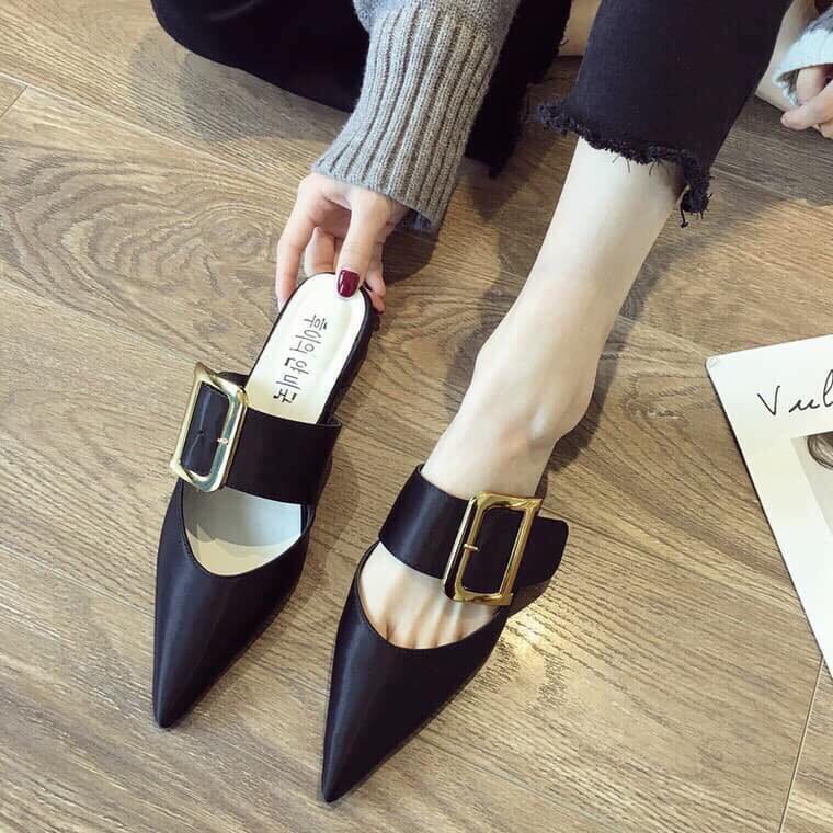 Giày sục thời trang khóa chữ D mũi nhọn hở gót cực sang chảnh màu đen [ giá sỉ ] | BigBuy360 - bigbuy360.vn