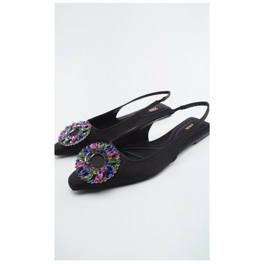 Bệt Zara khoá đá