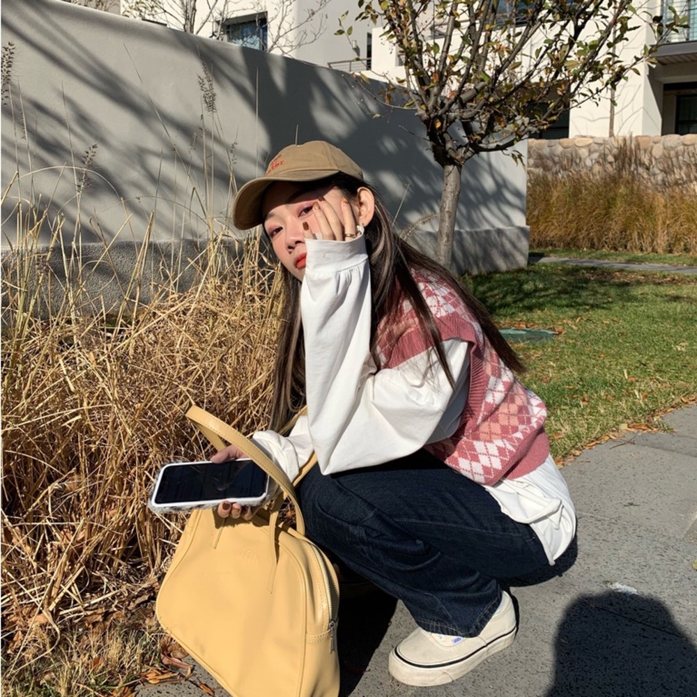 Áo dệt kim sát nách cổ chữ V họa tiết hình thoi màu hồng thời trang