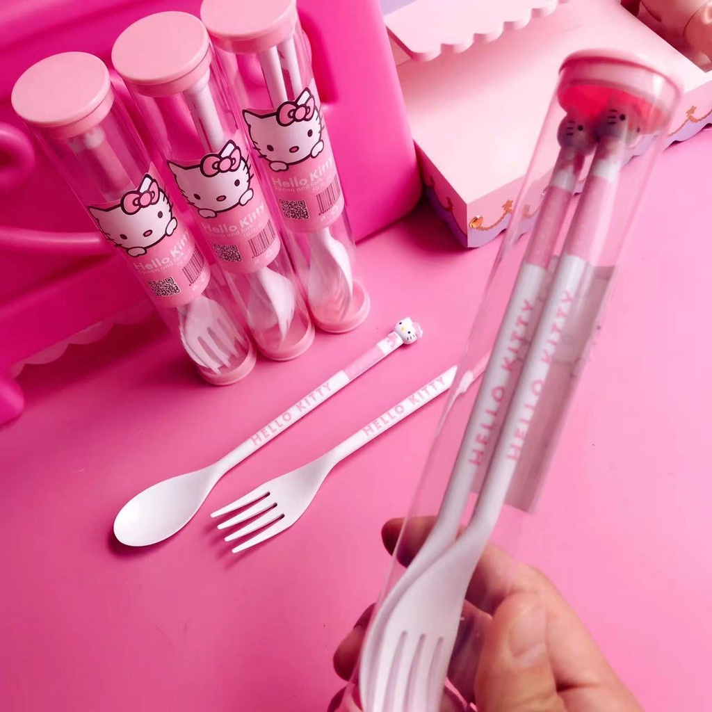 Bộ 2 Món Muỗng Nĩa Ăn Bằng Nhựa Không BPA Thân Thiện Với Môi Trường Hình Hello Kitty Dễ Thương Có Thể Mang Theo Khi Đi Du Lịch