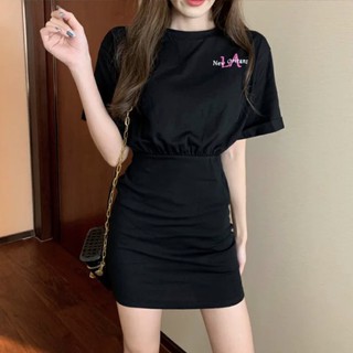 Váy body khoét lưng tay ngắn chữ la
