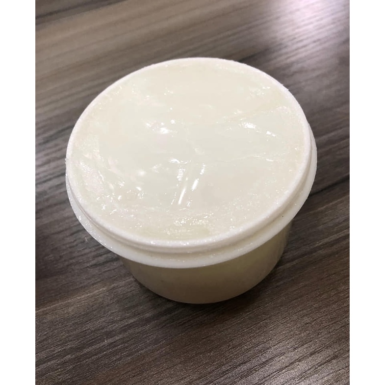 Vaseline dùng để cách ly thạch cao và ép nhựa