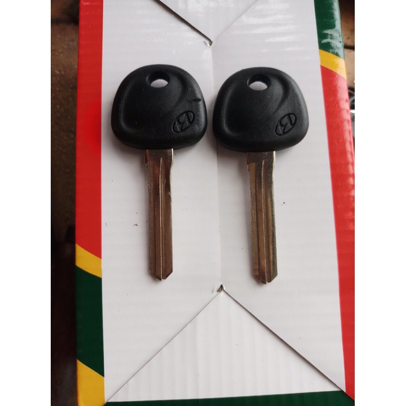 Phôi chìa khoá xe HUYNDAI rảnh phải loại không vai ( combo 2 chìa )