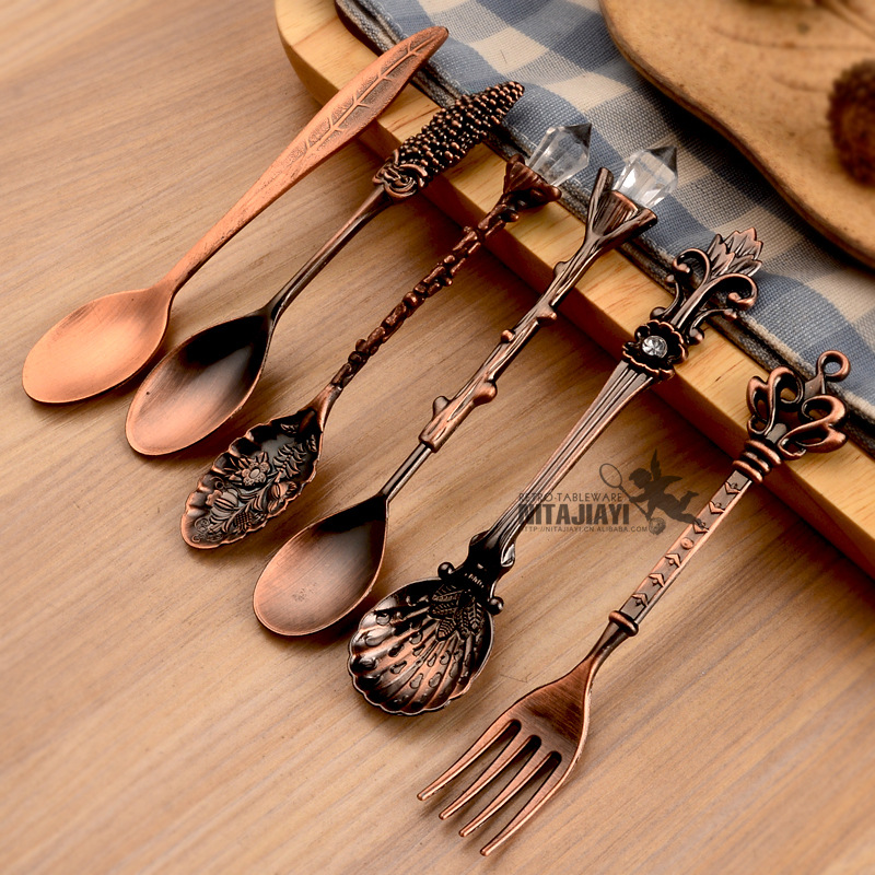 Set 6 Muỗng / Nĩa Bằng Kim Loại Phong Cách Hoàng Gia Vintage