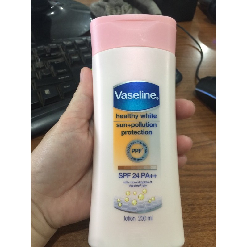 Sữa Dưỡng Thể Trắng Da Chống Nắng Và Ô Nhiễm Môi Trường Vaseline SPF 24 PA ++ (200ml)