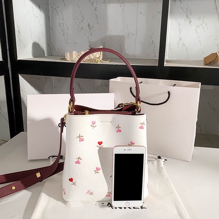 Túi đeo chéo thời trang 2022 cho nữ