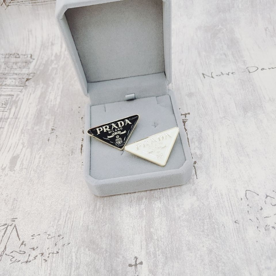 Ghim Cài Áo Kim Loại Hình Tam Giác Ngược Hàng Mới Phong Cách Âu Mỹ Mặc Thường Ngày