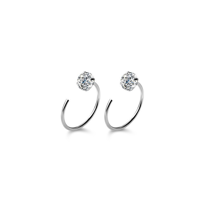 Khuyên tai titan không đen vành tai zircon