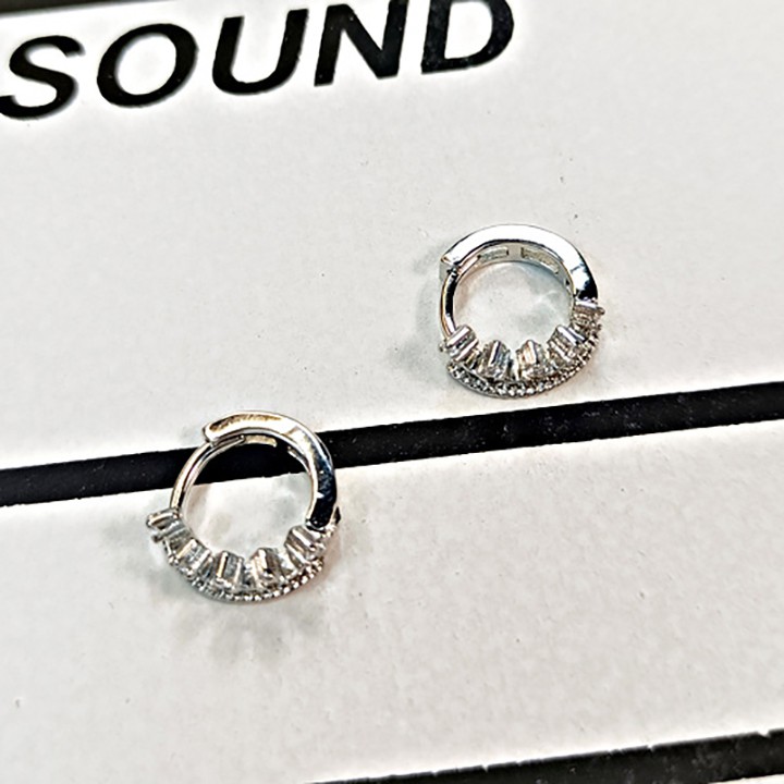 1 chiếc - Khuyên tai vương miệng