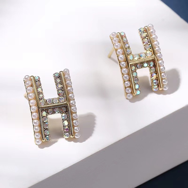 Khuyên tai nữ thương hiệu H đính ngọc trai nhân tạo dễ thương xinh xắn TB455 TOBI STORE