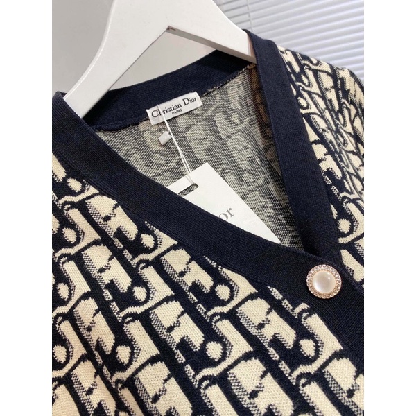 Áo cardigan nữ Dior CD cao cấp hoạ tiết chữ khuy ngọc tr