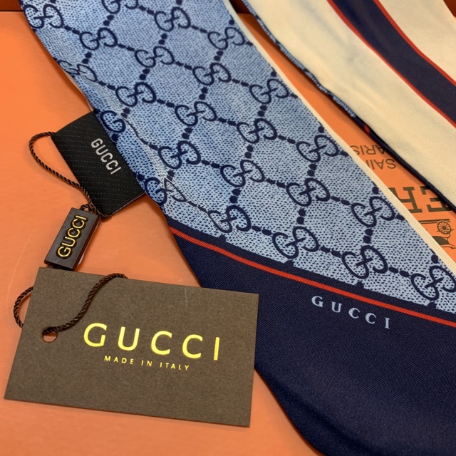 Khăn quàng cổ bản nhỏ