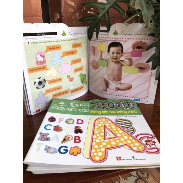 sách -200 miếng bóc dán thông minh 6 chủ đề cho bé