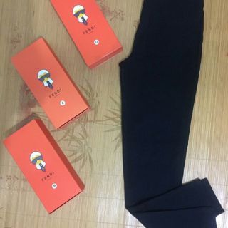 Siêu phẩm quần hộp cam legging Fendi hot hiện nay