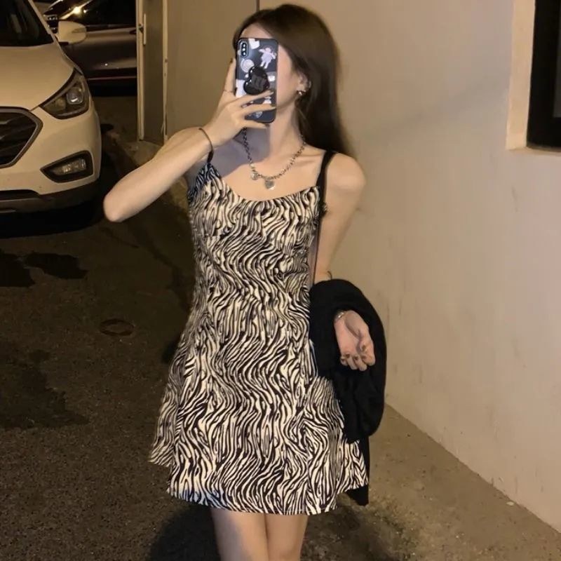 Đầm Hai Dây Họa Tiết Sọc Vằn Thời Trang Nữ Tính | BigBuy360 - bigbuy360.vn