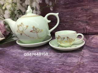 Bộ ấm chén men ngọc vẽ sen vàng