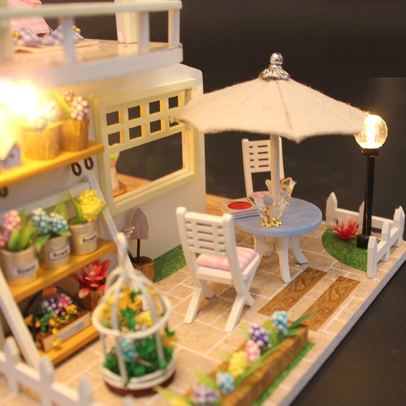 Bộ mô hình nhà gỗ DIY:Căn Nhà Màu Hồng M 033 - Không Mica