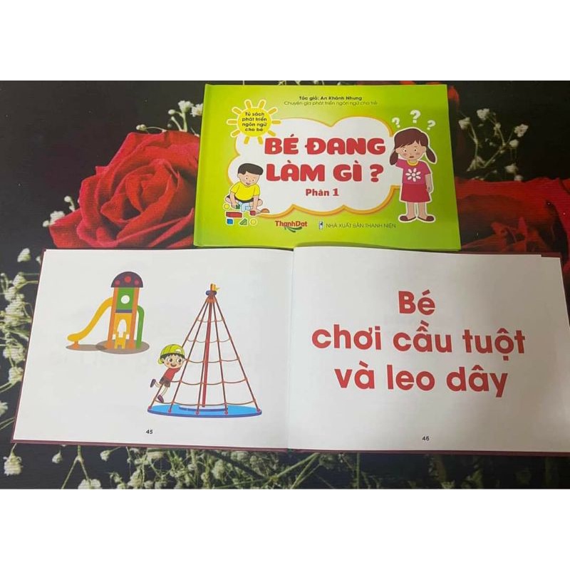 Hót Combo 2 quyển bé đang làm gì hot