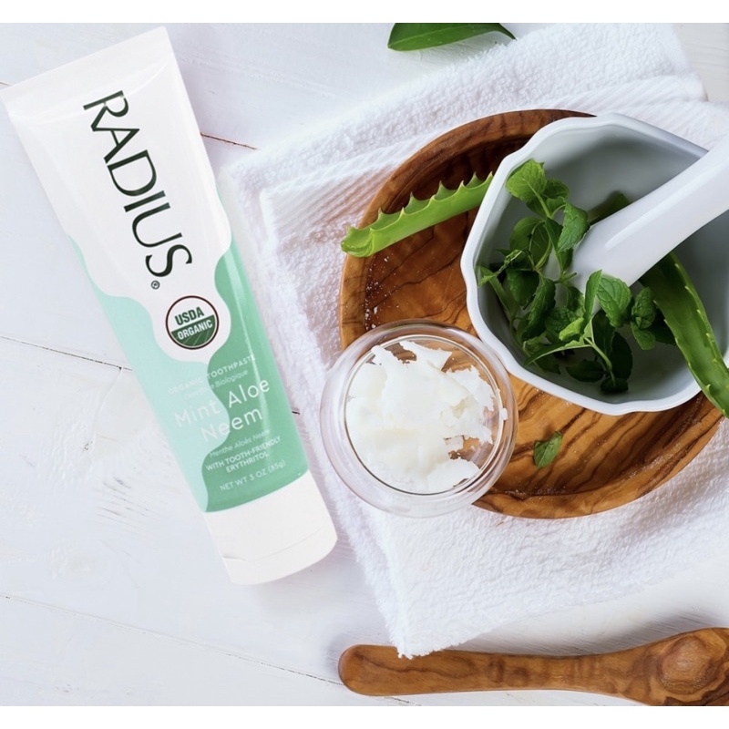 Kem đánh răng hữu cơ cho người lớn.