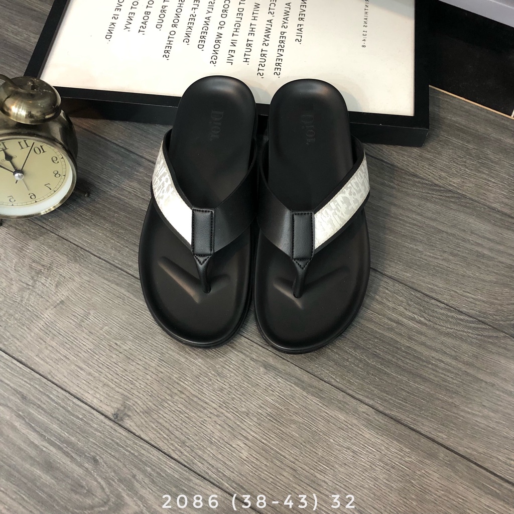 Dép Xỏ Ngón Nam, Dép Kẹp Nam Logo Thương Hiệu Màu Đen Đế Cao Su Chống Trượt Cực Bền - AKEY SHOP- 2086