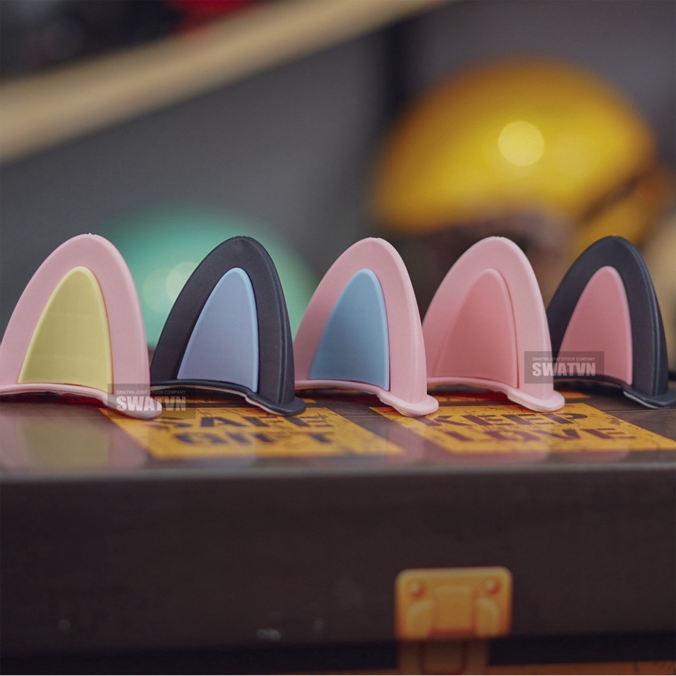 tai mèo nhựa hồng-hồng gắn trang trí nón bảo hiểm siêu đẹp (theo cặp) - phụ kiện nón bảo hiểm