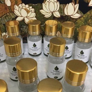 Chai tinh dầu 10ml /trắng nắp vàng 2 vạch cực đẹp và sang trọng.