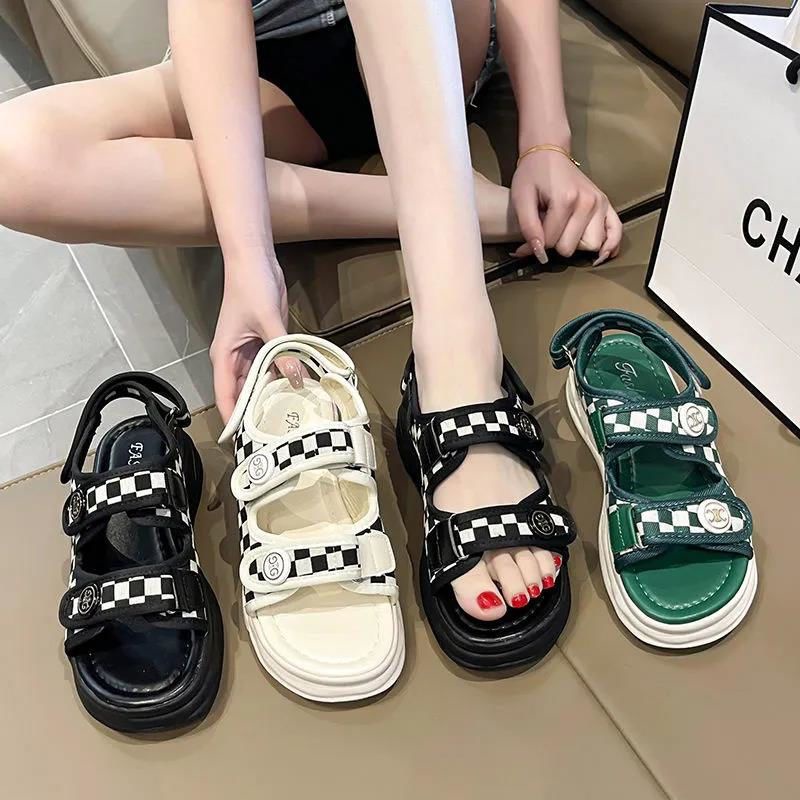 Giày Sandal Họa Tiết Sọc Caro Trắng Đen Phong Cách Hàn Quốc Dễ Phối Đồ