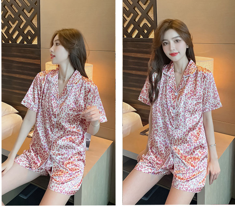Set Đồ Ngủ Vải Satin Họa Tiết Da Báo Xinh Xắn Dành Cho Nữ