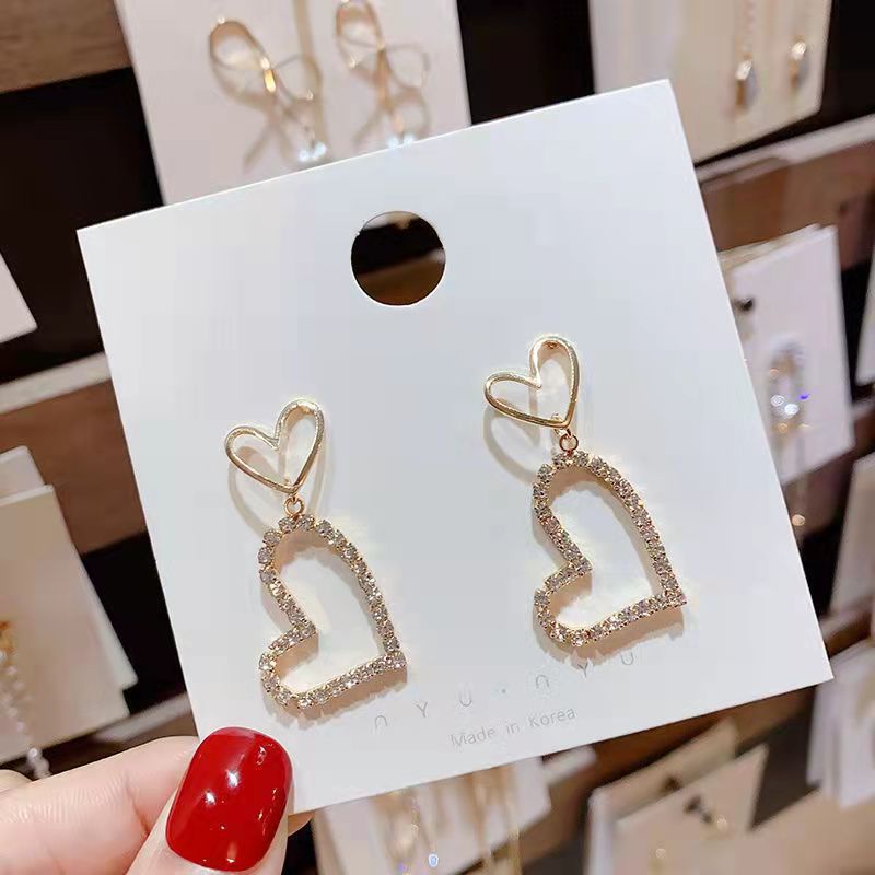 [HOT] BÔNG TAI KHUYÊN TAI HÌNH TIM ĐÍNH ĐÁ SANG TRỌNG CÁ TÍNH THỜI TRANG PHONG CÁCH HÀN QUỐC 222BT060