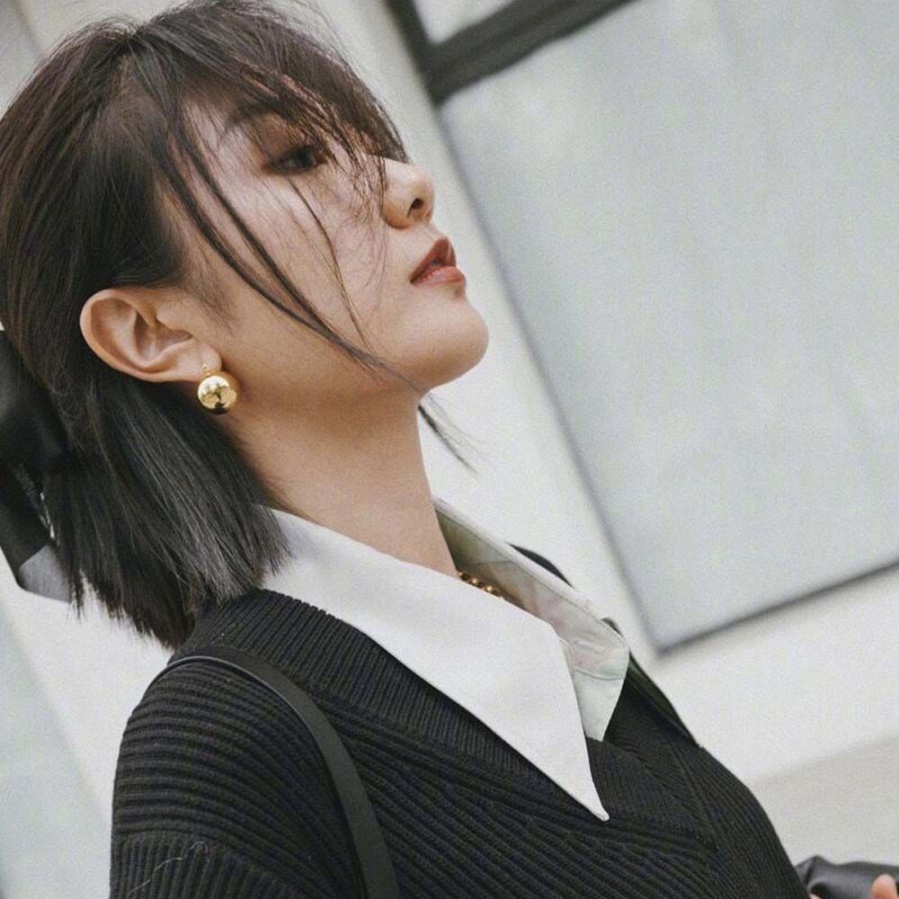 Đôi khuyên tai dạng chữ U kiểu dáng hạt tròn nhiều màu sắc tùy chọn thời trang dành cho nữ