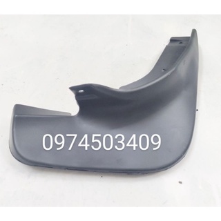 Chắn bùn bánh Mazda 323
