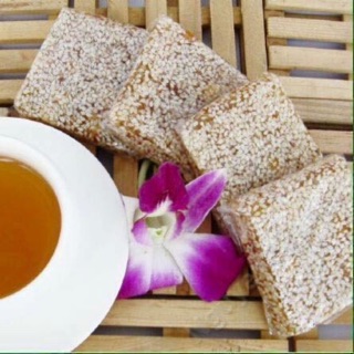 ( Lẻ ) 1 Chiếc Kẹo Mè Xửng Hiền Kí Huế 16gr