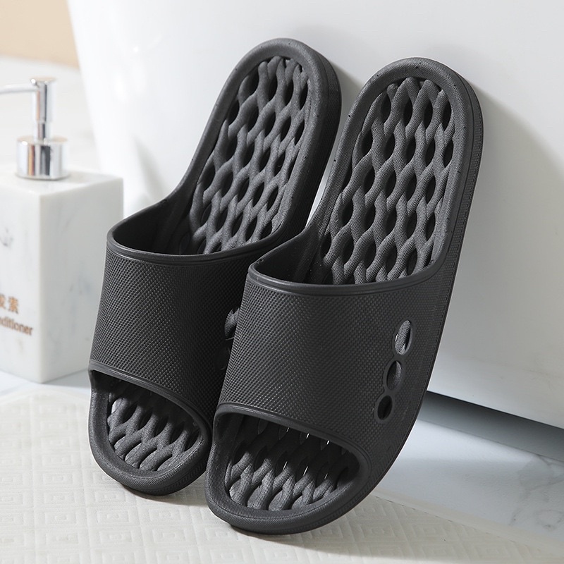 Dép lỗ đi trong nhà thoáng khí