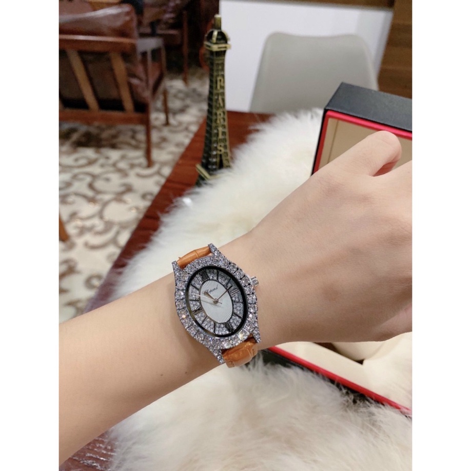 Đồng hồ nữ chopard dây da mặt bầu đính đá đủ màu . Chống nước , chống xước bảo hành 12 tháng