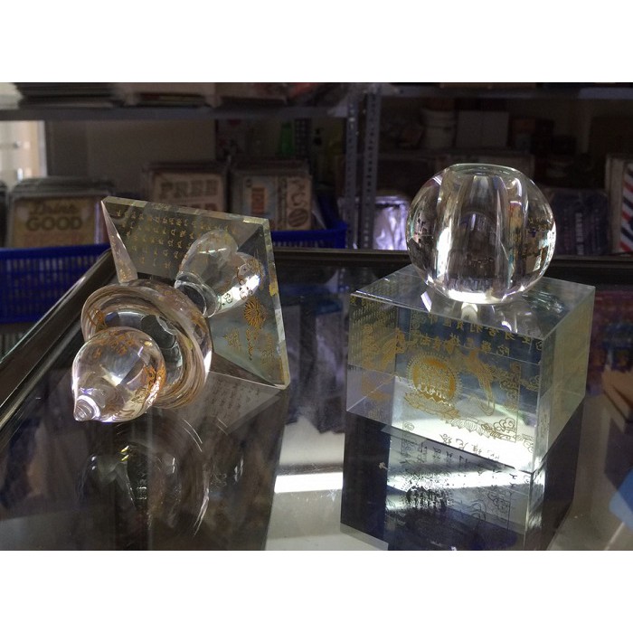 Tháp xá lợi Phật pha lê màu trắng 14cm