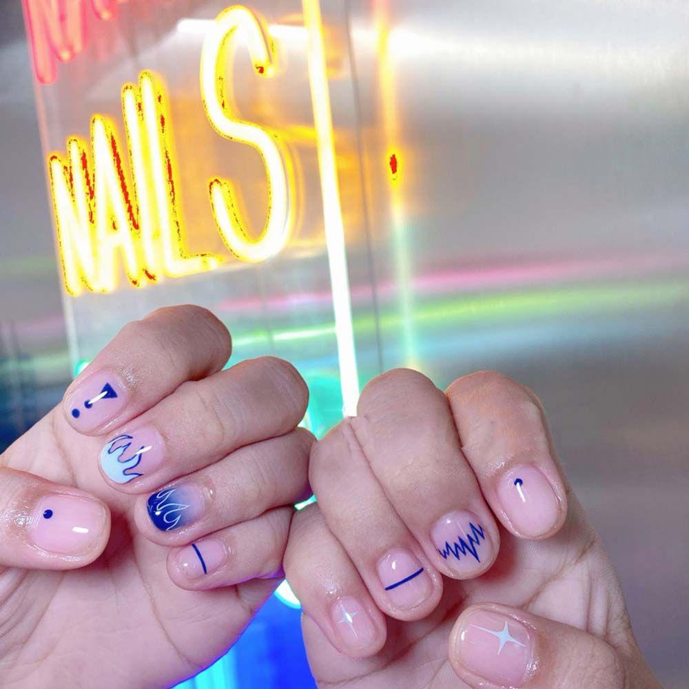 Miếng Dán Trang Trí Móng Tay Hình Trái Tim Mặt Cười Thời Trang