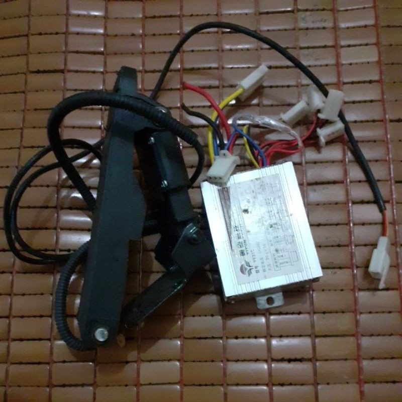 bộ điều khiển motor ic 24v 500w kèm chân ga chế xe điện