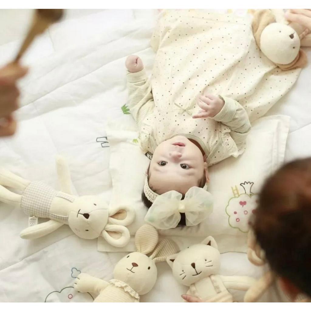 Thỏ bông yếm kẻ siêu xinh cho bé