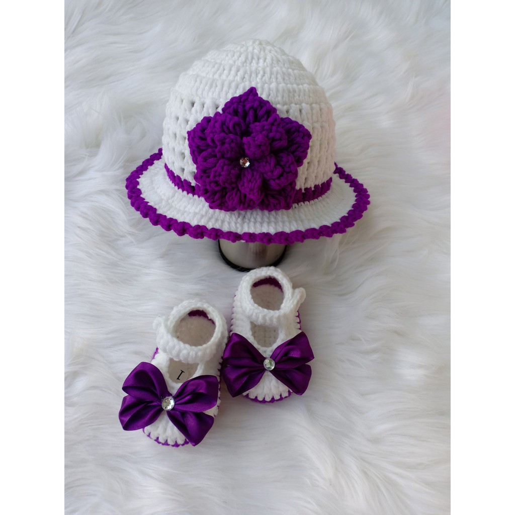 Set nón và giày len bé gái