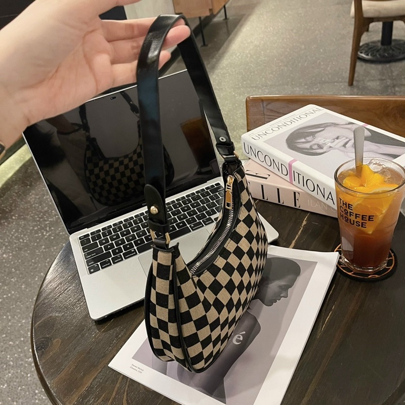 Túi kẹp nách caro vuông giá rẻ - kiểu túi đeo nách đi chơi đẹp